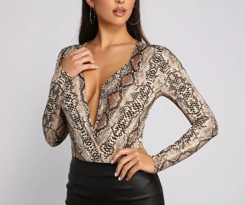 sleek-and-stylish-snake-print-surplice-bodysuit-060013086902