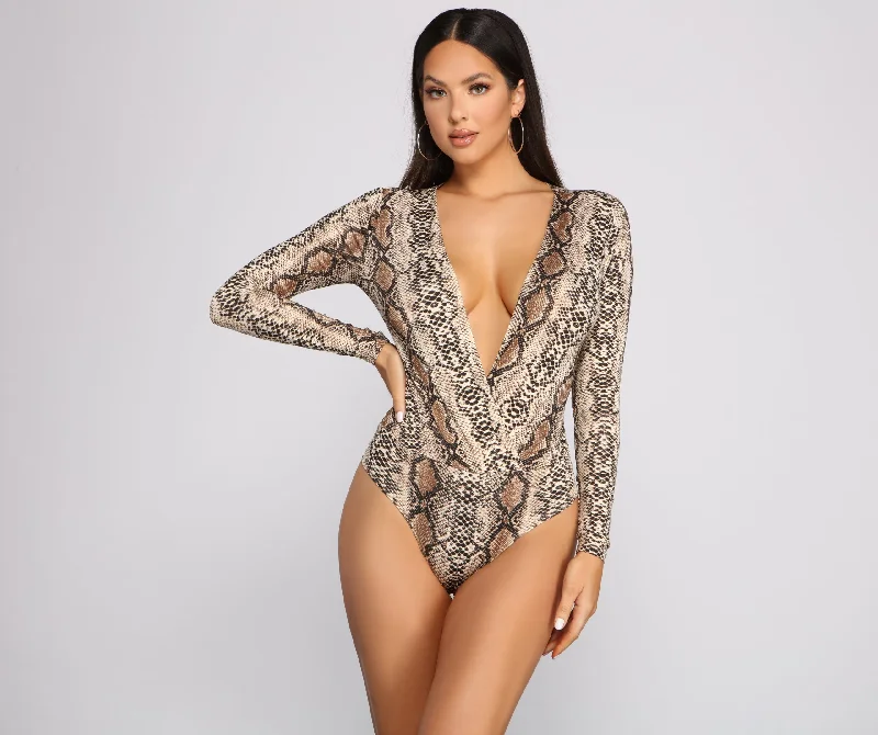 sleek-and-stylish-snake-print-surplice-bodysuit-060013086902